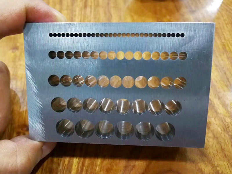 模具鉆深孔y軸坐標有沒有負的？