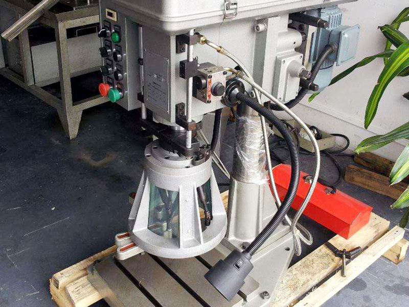 鉆孔機(jī)怎么換料?流程及注意事項